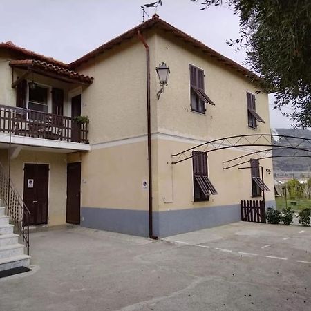 Casa Noemi, A Pochi Passi Dalle Spiagge E Dal Centro Di Arma Di Taggia. Екстериор снимка