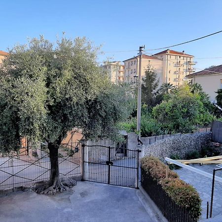 Casa Noemi, A Pochi Passi Dalle Spiagge E Dal Centro Di Arma Di Taggia. Екстериор снимка