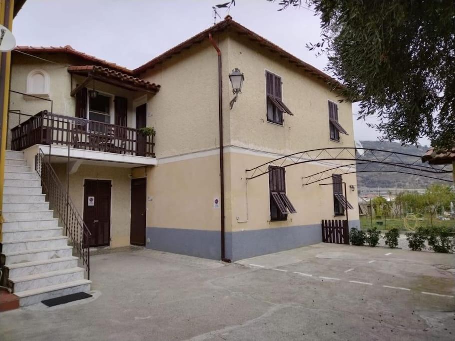 Casa Noemi, A Pochi Passi Dalle Spiagge E Dal Centro Di Arma Di Taggia. Екстериор снимка